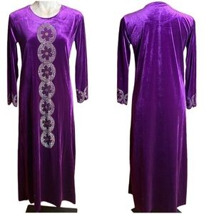 Beautiful VTG unbranded purple velvet velour rhinestone boho kaftan caftan dress